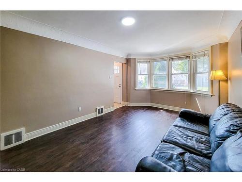 33 Norfolk Street S, Hamilton, ON - Indoor Photo Showing Other Room