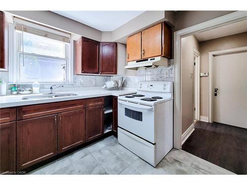 33 Norfolk Street S, Hamilton, ON - Indoor Photo Showing Kitchen With Double Sink
