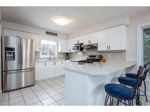 148 Winding Wood Crescent, Kitchener, ON - Indoor Photo Showing Kitchen With Upgraded Kitchen