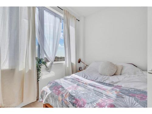412-859 The Queensway, Toronto, ON - Indoor Photo Showing Bedroom