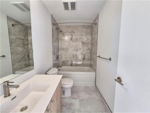 2201-25 Wellington Street S, Kitchener, ON - Indoor Photo Showing Bathroom