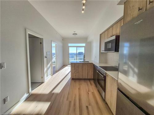2201-25 Wellington Street S, Kitchener, ON - Indoor Photo Showing Kitchen With Upgraded Kitchen