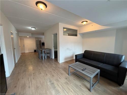 112-275B Larch Street, Waterloo, ON - Indoor Photo Showing Living Room