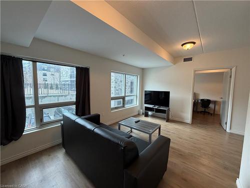 112-275B Larch Street, Waterloo, ON - Indoor Photo Showing Living Room