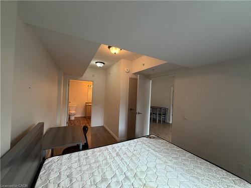 112-275B Larch Street, Waterloo, ON - Indoor Photo Showing Bedroom