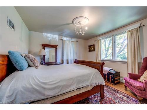 4447 Lakeshore Road, Burlington, ON - Indoor Photo Showing Bedroom