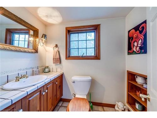 4447 Lakeshore Road, Burlington, ON - Indoor Photo Showing Bathroom