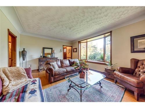 4447 Lakeshore Road, Burlington, ON - Indoor Photo Showing Living Room