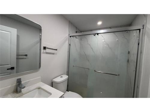 19 Pointer Street, Cambridge, ON - Indoor Photo Showing Bathroom