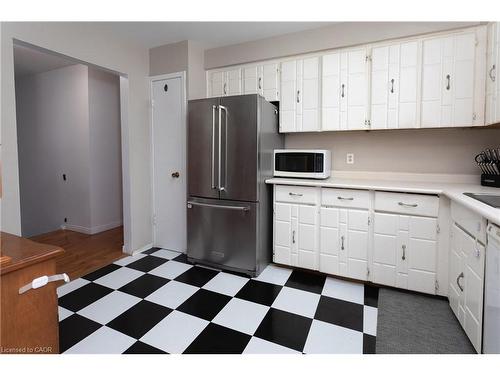 124 Dalegrove Drive, Kitchener, ON - Indoor Photo Showing Kitchen