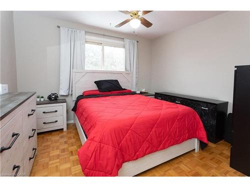 124 Dalegrove Drive, Kitchener, ON - Indoor Photo Showing Bedroom