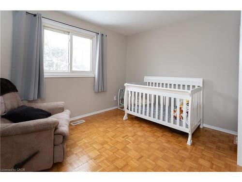 124 Dalegrove Drive, Kitchener, ON - Indoor Photo Showing Bedroom