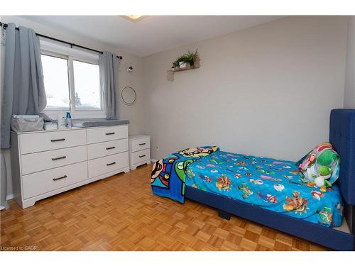 124 Dalegrove Drive, Kitchener, ON - Indoor Photo Showing Bedroom