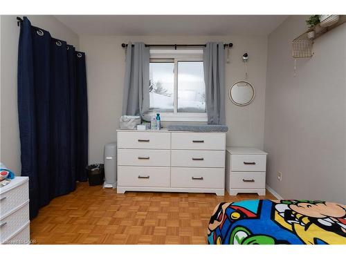 124 Dalegrove Drive, Kitchener, ON - Indoor Photo Showing Bedroom