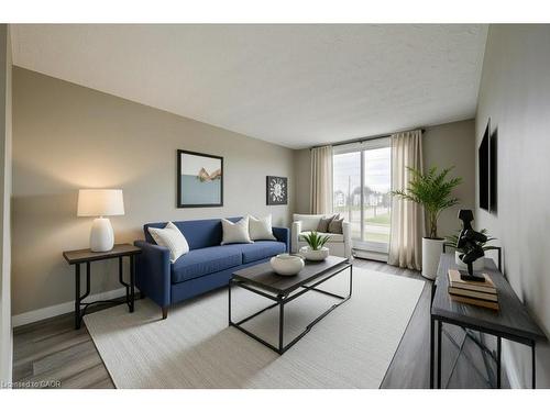 19-82 Elgin Street S, Cambridge, ON - Indoor Photo Showing Living Room