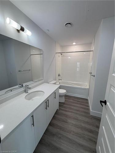 504-1000 Lackner Place, Kitchener, ON - Indoor Photo Showing Bathroom