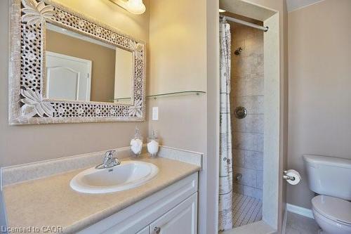 368 Cavanagh Lane, Milton, ON - Indoor Photo Showing Bathroom