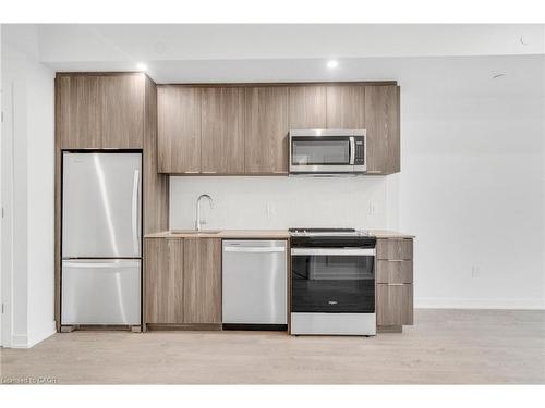 709-720 Whitlock Avenue, Milton, ON - Indoor Photo Showing Kitchen