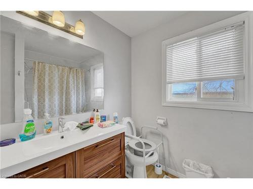 1337 Tudor Crescent, Peterborough, ON - Indoor Photo Showing Bathroom