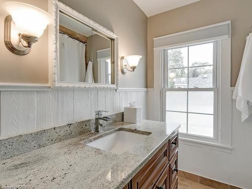 491 Pearl Street, Burlington, ON - Indoor Photo Showing Bathroom