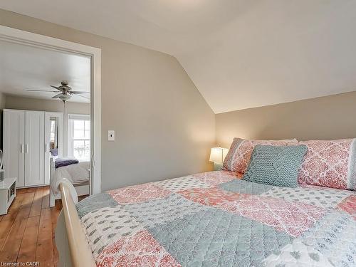 491 Pearl Street, Burlington, ON - Indoor Photo Showing Bedroom