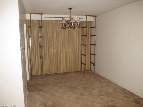 5280 Woodhaven Drive, Burlington, ON - Indoor Photo Showing Other Room