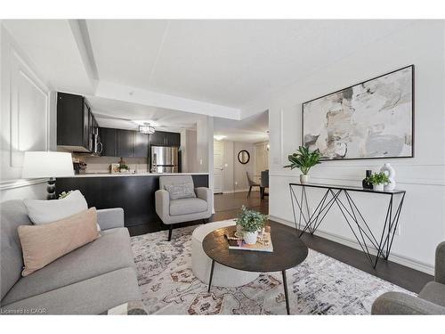 212-103 Westminster Crescent, Fergus, ON - Indoor Photo Showing Living Room