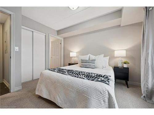 212-103 Westminster Crescent, Fergus, ON - Indoor Photo Showing Bedroom