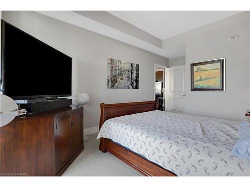 1009-144 Park Street, Waterloo, ON - Indoor Photo Showing Bedroom