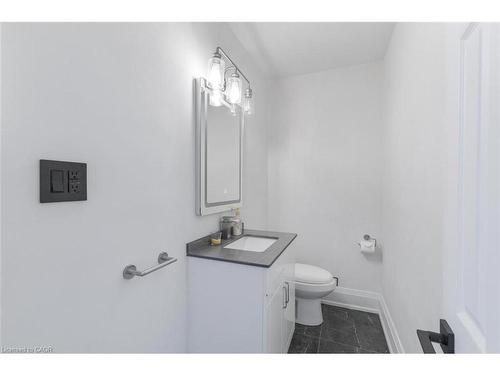 938 Henley Road, Mississauga, ON - Indoor Photo Showing Bathroom