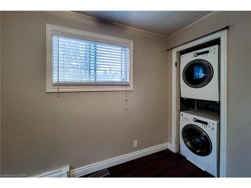 Main-41 Lake Avenue, Stoney Creek, ON - Indoor Photo Showing Laundry Room