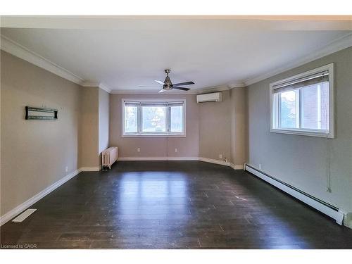 Main-41 Lake Avenue, Stoney Creek, ON - Indoor Photo Showing Other Room