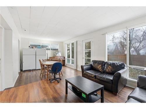 2 Gary Avenue, Hamilton, ON - Indoor Photo Showing Living Room