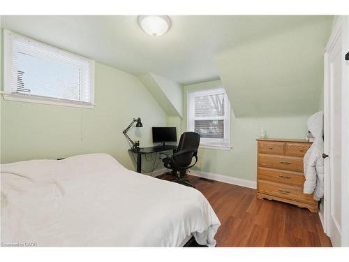 2 Gary Avenue, Hamilton, ON - Indoor Photo Showing Bedroom