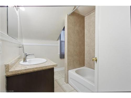 2 Gary Avenue, Hamilton, ON - Indoor Photo Showing Bathroom