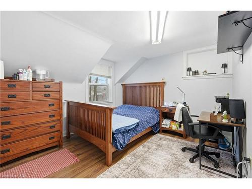 2 Gary Avenue, Hamilton, ON - Indoor Photo Showing Bedroom