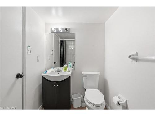 2 Gary Avenue, Hamilton, ON - Indoor Photo Showing Bathroom