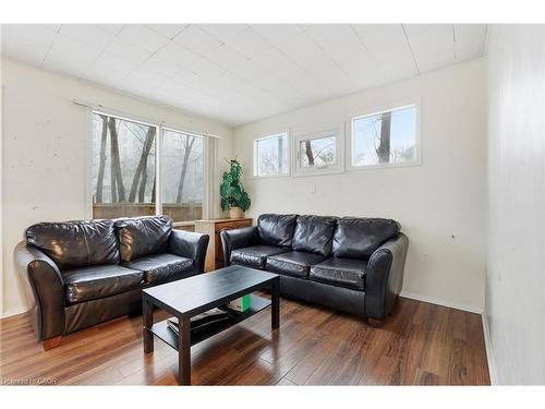 2 Gary Avenue, Hamilton, ON - Indoor Photo Showing Living Room