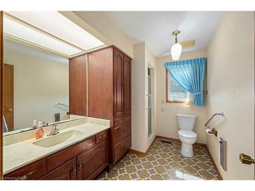 6828 Third Line, Chatham, ON - Indoor Photo Showing Bathroom