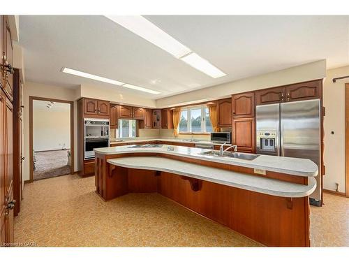 6828 Third Line, Chatham, ON - Indoor Photo Showing Kitchen With Double Sink