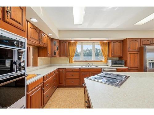 6828 Third Line, Chatham, ON - Indoor Photo Showing Kitchen With Double Sink
