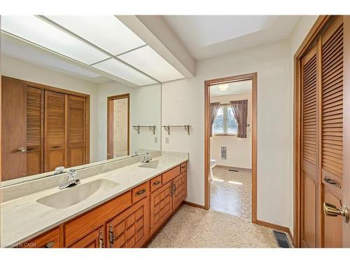 6828 Third Line, Chatham, ON - Indoor Photo Showing Bathroom