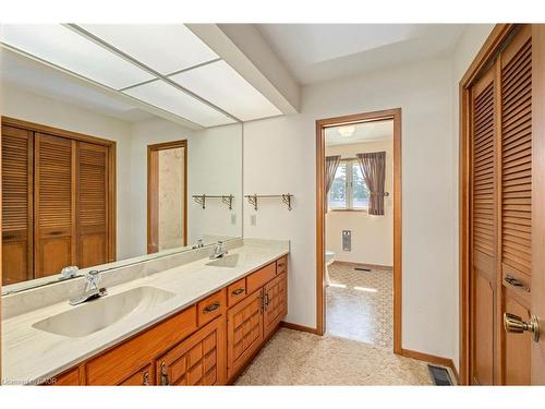 6828 Third Line, Chatham, ON - Indoor Photo Showing Bathroom