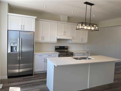 54-435 Callaway Road, London, ON - Indoor Photo Showing Kitchen With Double Sink