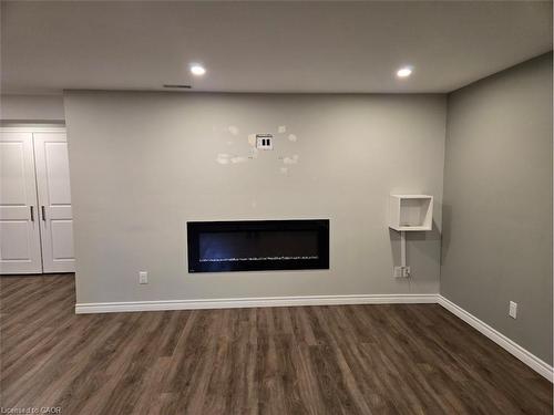 71 Cobblestone Drive, Paris, ON - Indoor With Fireplace