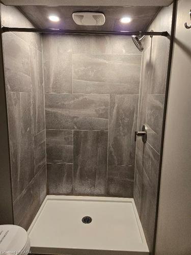 71 Cobblestone Drive, Paris, ON - Indoor Photo Showing Bathroom