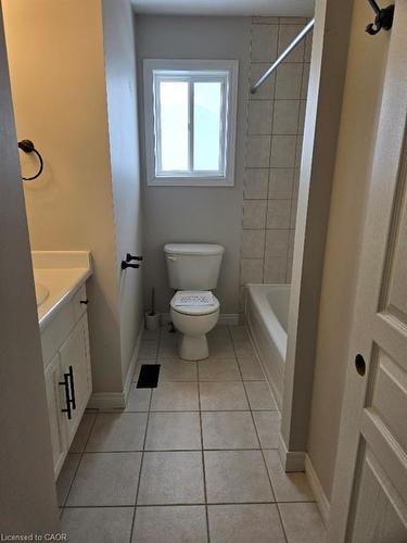 71 Cobblestone Drive, Paris, ON - Indoor Photo Showing Bathroom