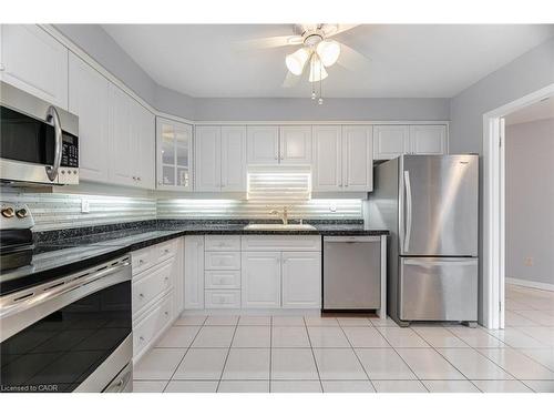 201-166 Mountain Park Avenue, Hamilton, ON - Indoor Photo Showing Kitchen