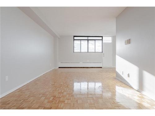 1005-770 Hager Avenue, Burlington, ON - Indoor Photo Showing Other Room