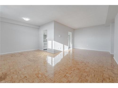 1005-770 Hager Avenue, Burlington, ON - Indoor Photo Showing Other Room